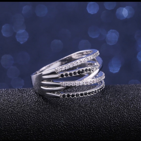 925 SS Black & White Sapphire Twist Ring - Picture 3 of 6